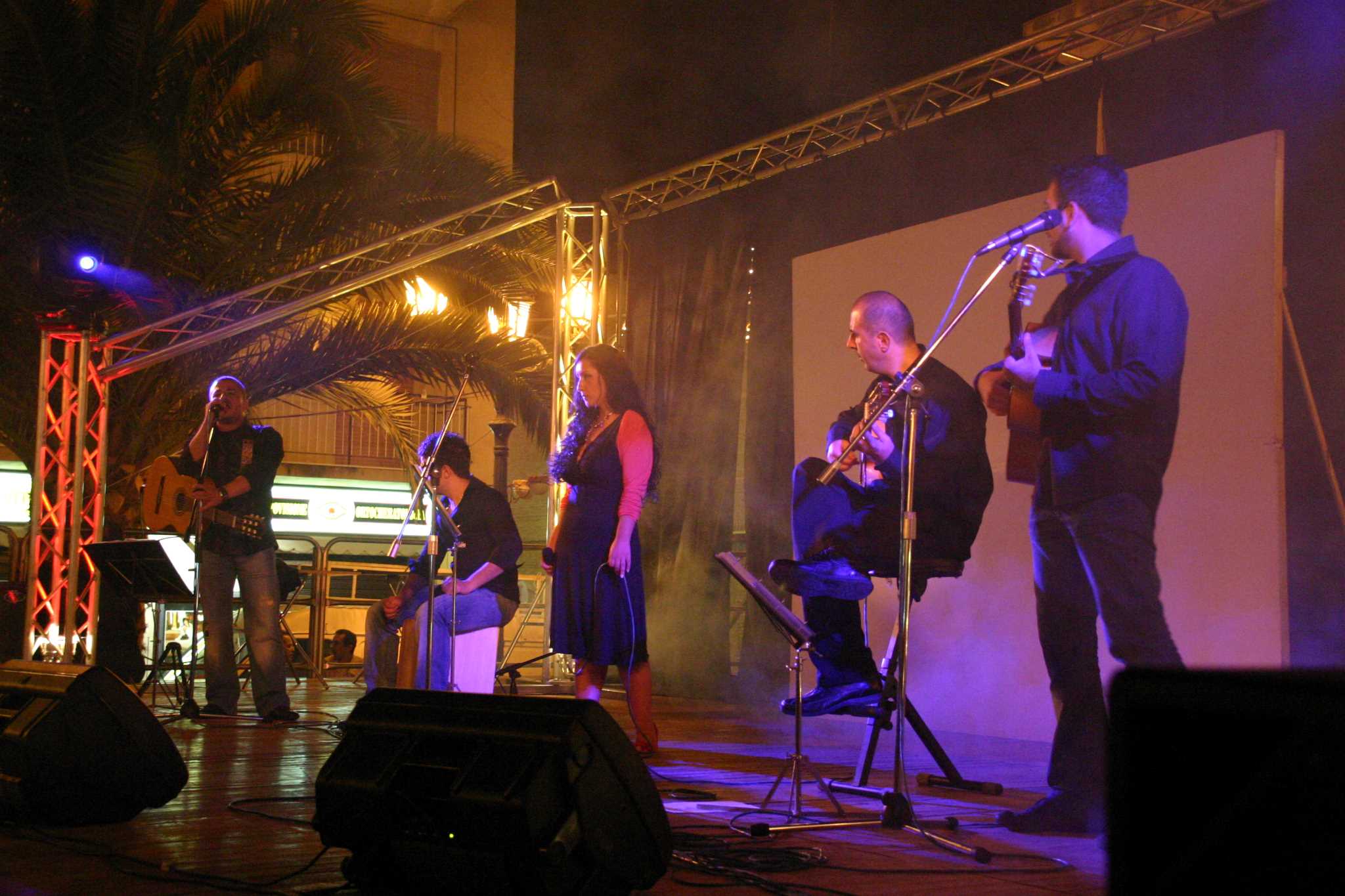 Soleada musicians on stage in Vallelunga