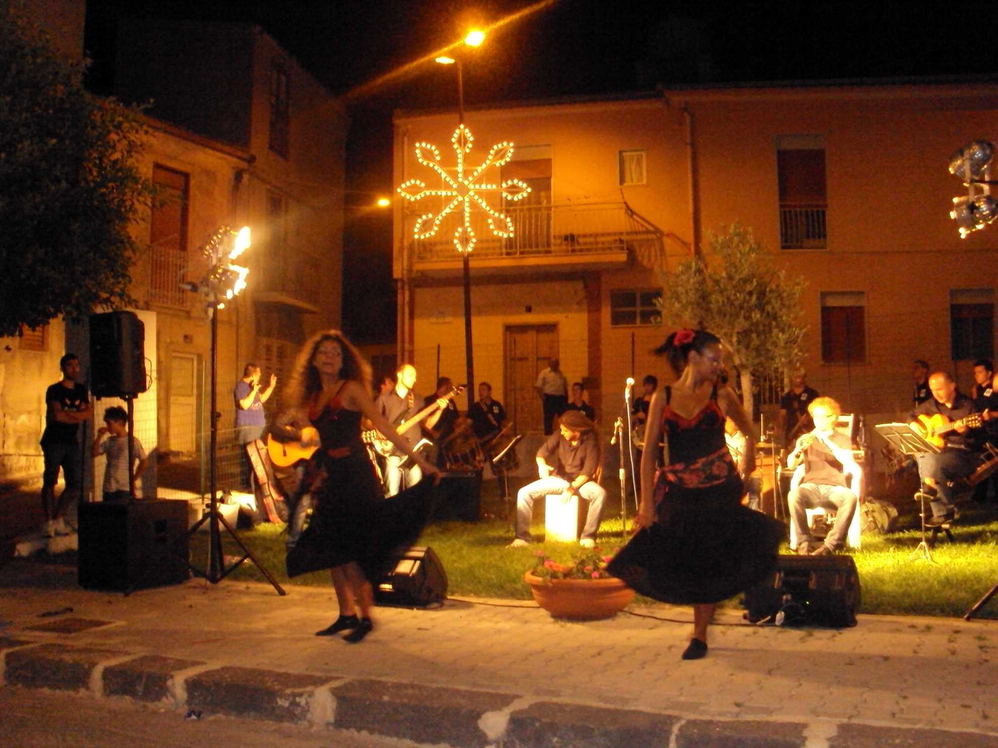 Soleada street music performance